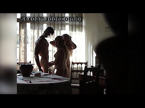 ❤️ Seksualni prijatelji pozivaju divovskog muškarca i trojku s njim ️ Jebeni video kod nas ❌️❤