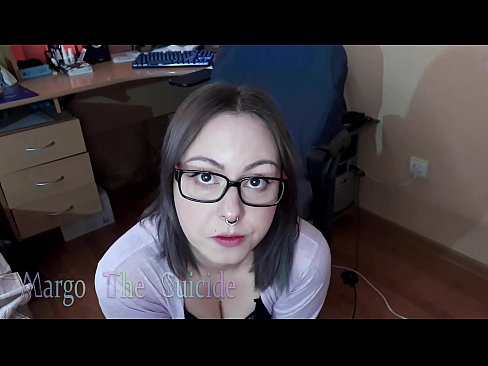 ❤️ Seksi djevojka s naočalama duboko siše dildo na kameri ️ Jebeni video kod nas ❌️❤